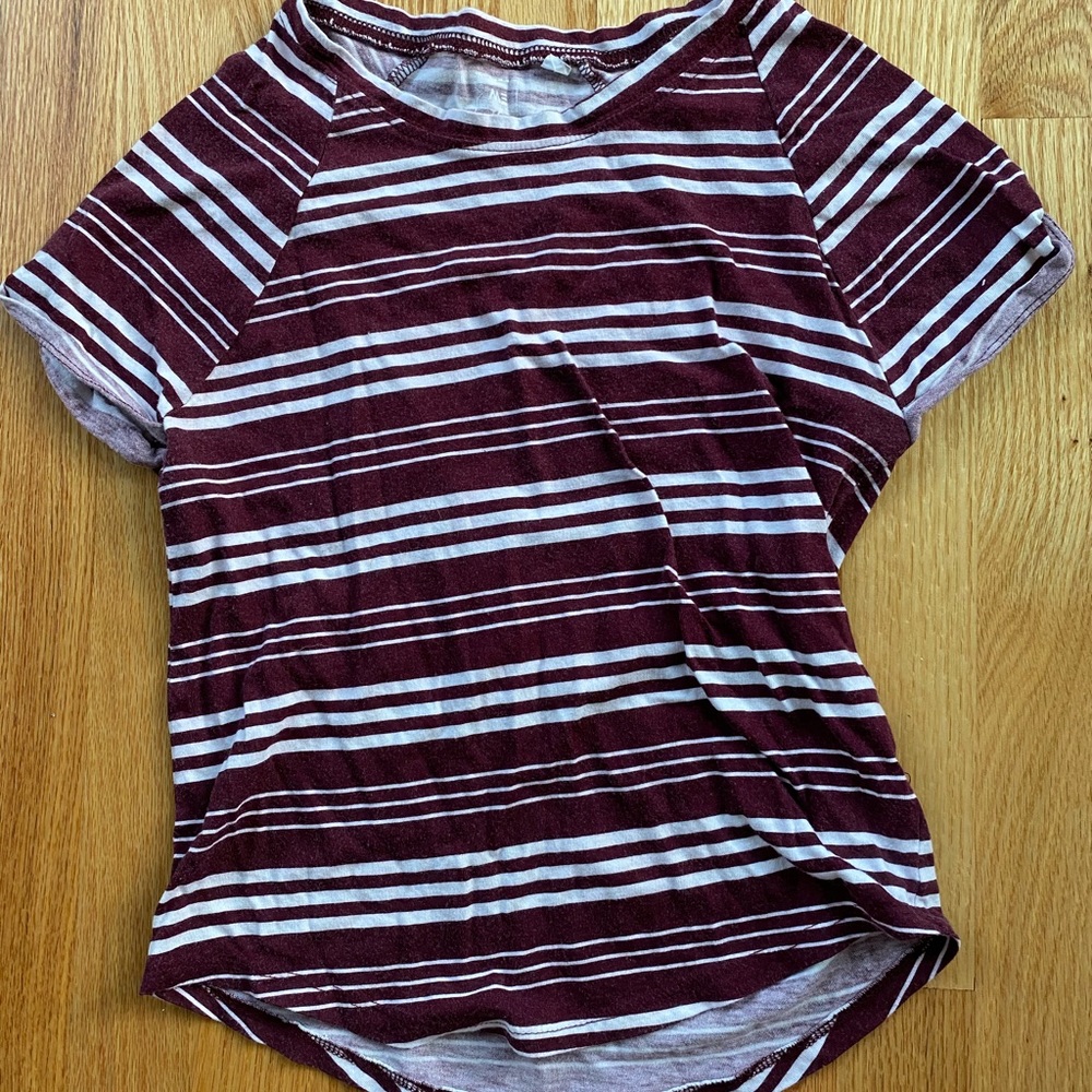 Striped shirt sleeve shirt
